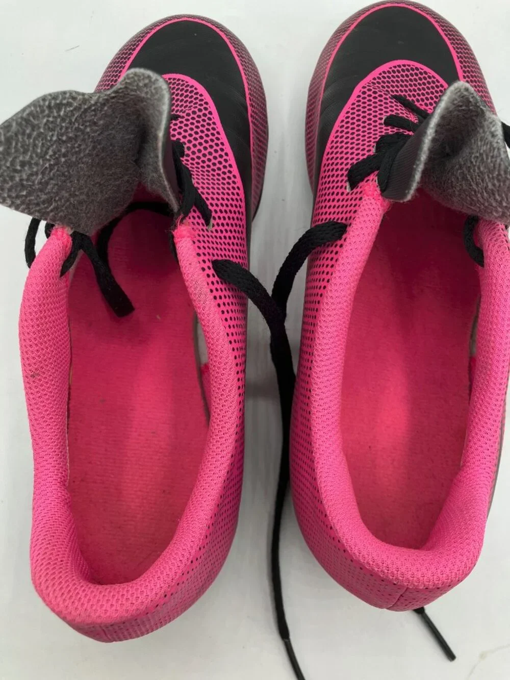 Nike Soccer Cleats Bravata II Youth Size 4 Hot Pink & Black Logo